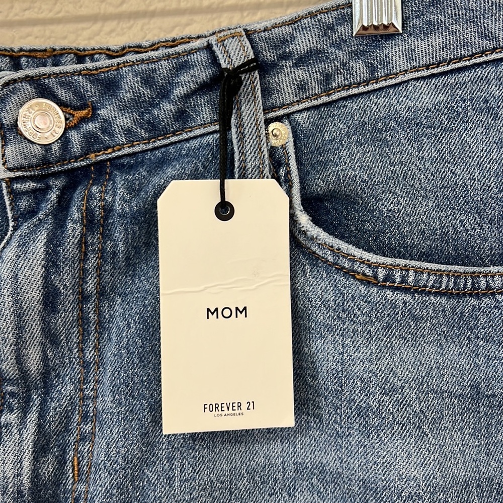 NWT FOREVER21 High-Rise Relaxed Fit Jean - Picture 3 of 16